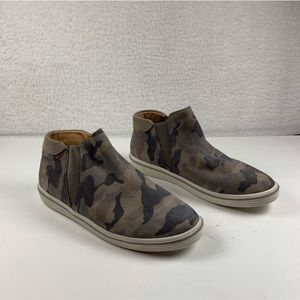 NWOT me too camo sneakers